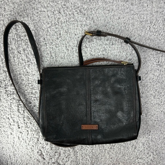 Fossil Bag Purse Leather Crossbody Storage Organization Minimalist Black Travel - Picture 1 of 6